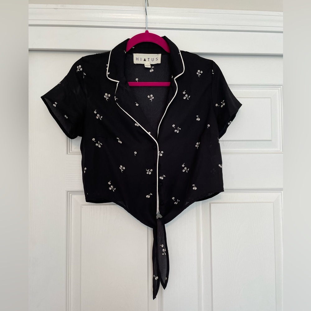 Women’s Black and White Cherry Print Tie Crop Top Size Xs/Small